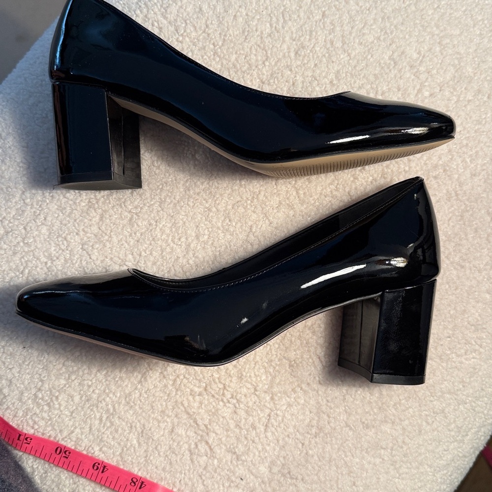Stuart weitzman black patent leather 2.5” heals round toe